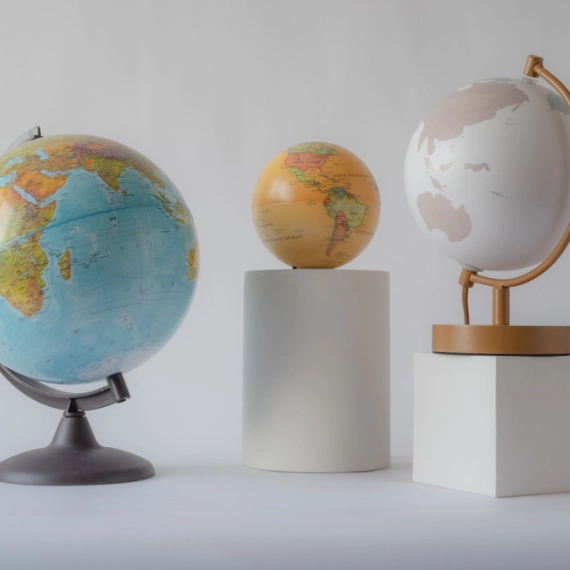 globus-lampe-geografija-u-punom-svetlu