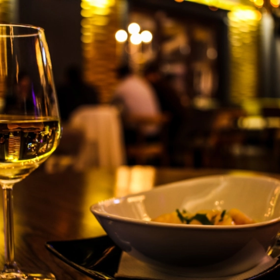 belo-vino-za-sjajan-uzitak-uz-obrok